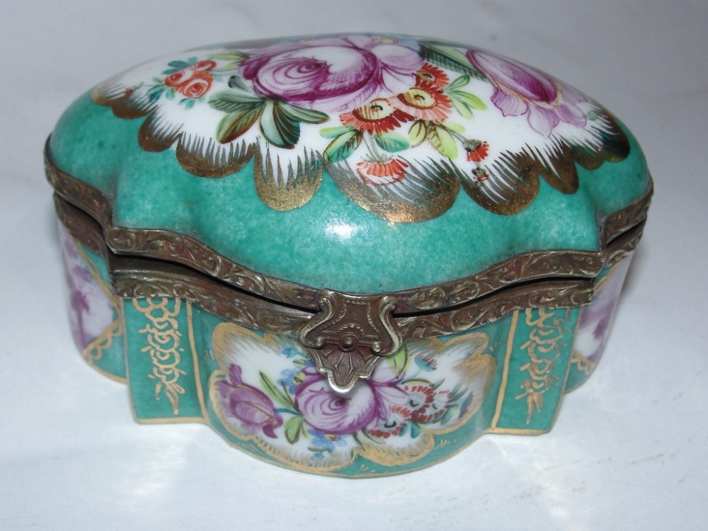 Victorian porcelain patch box. Circa 1860