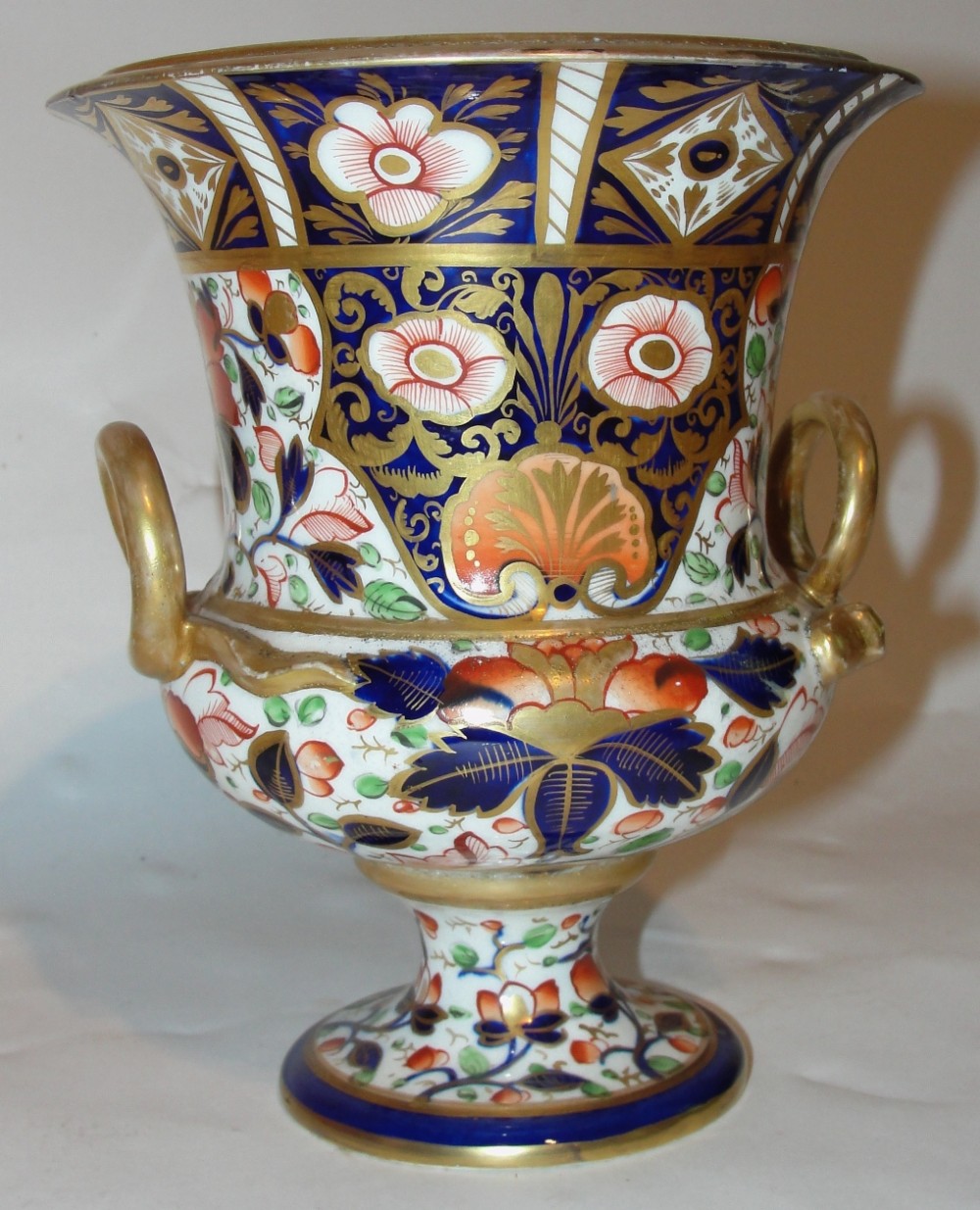 Derby campana vase. Circa 1820