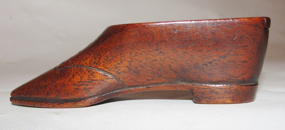 Georgian mahogany snuff shoe. Circa 1820