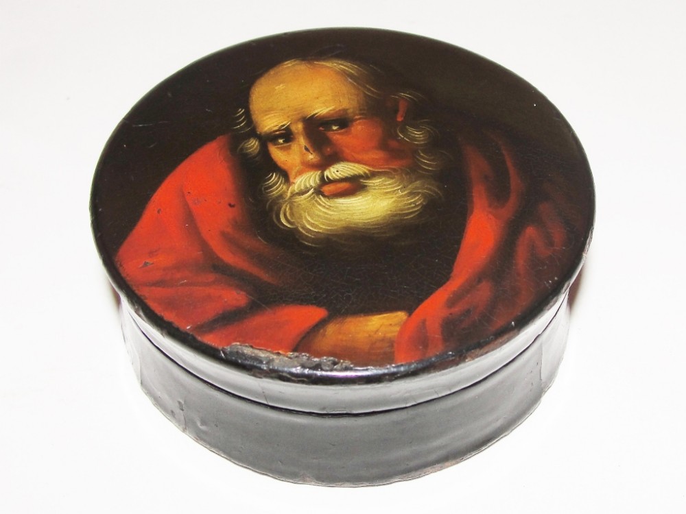 Victorian Russian papier mache patch box. Circa 1860