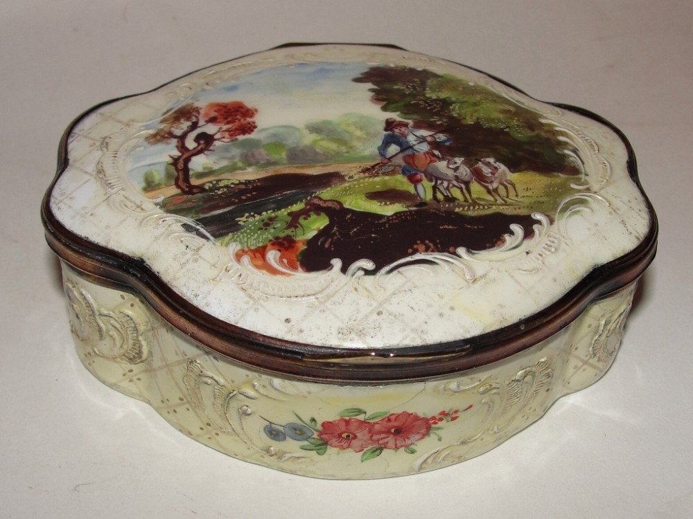 Georgian Bilston enamel large patch box. Circa 1785