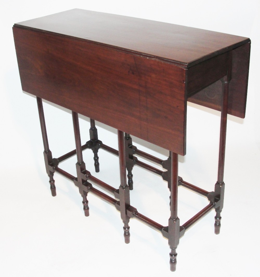 Georgian cuban mahogany spider gateleg table. Circa 1765