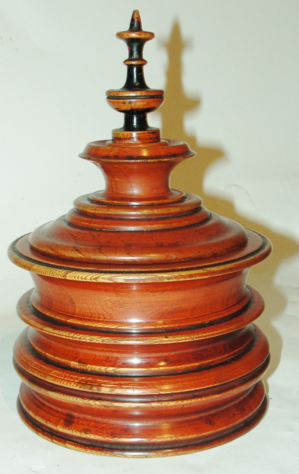 Georgian elm turned tobacco box. Circa 1820