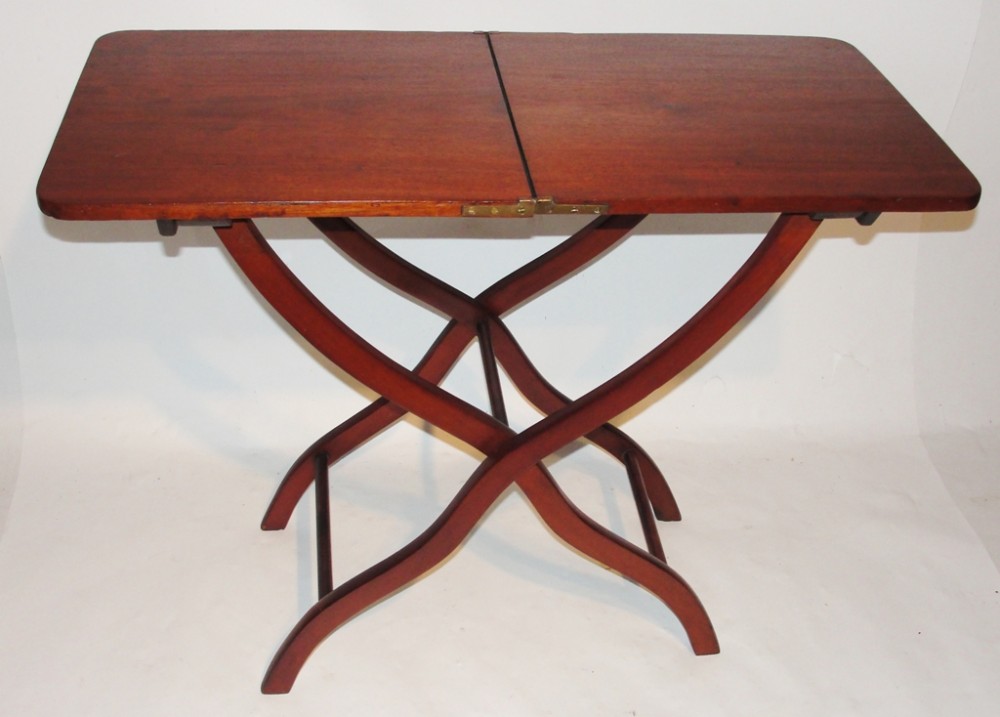 Georgian mahogany coaching table. Circa 1830