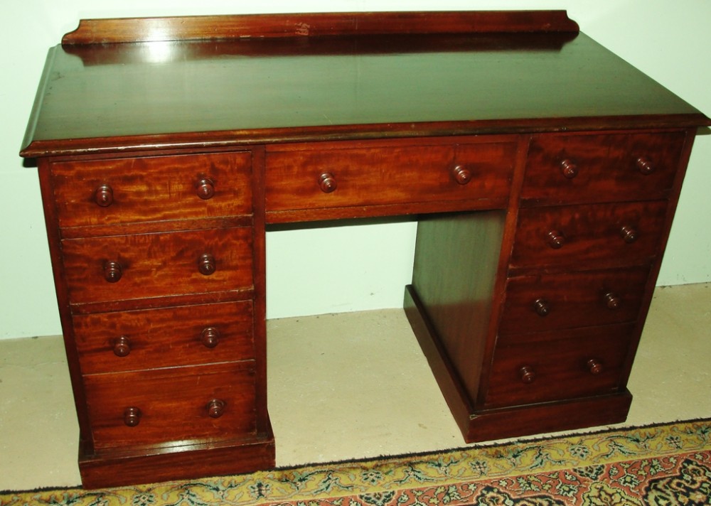 Victorian mahogany desk. Circa 1860