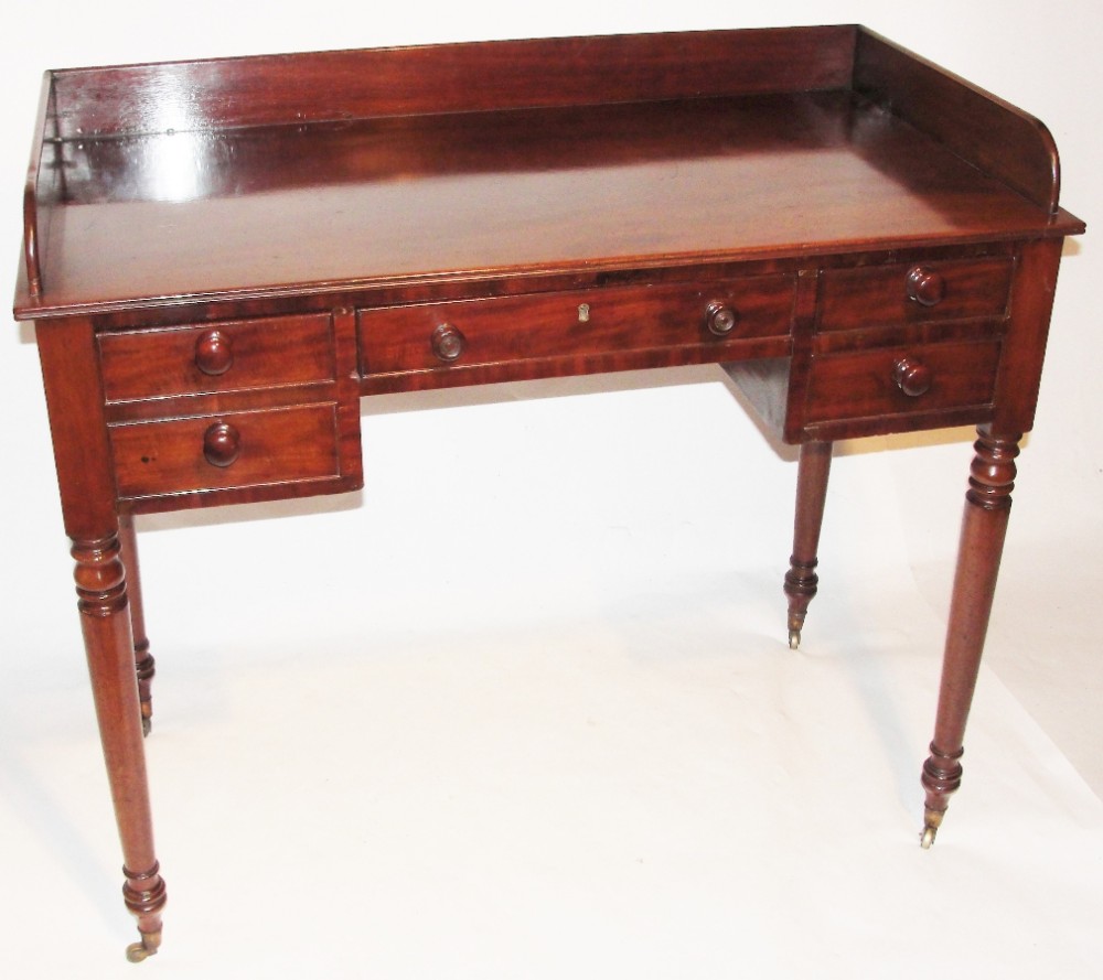 Georgian mahogany dressing table. Circa 1825