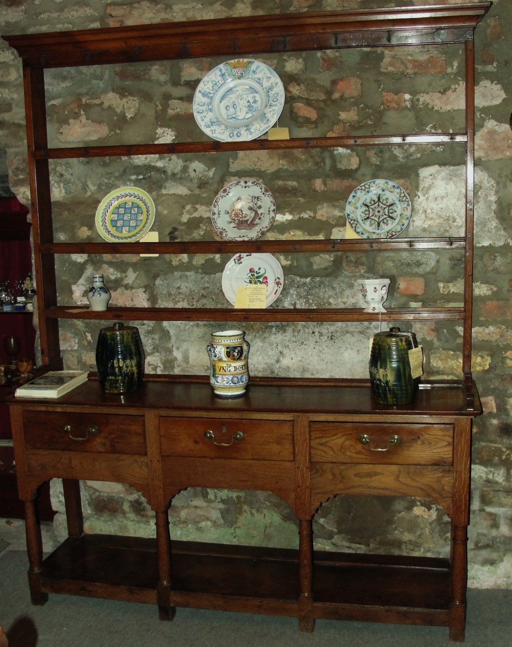 Georgian oak dresser and rack. Circa 1780