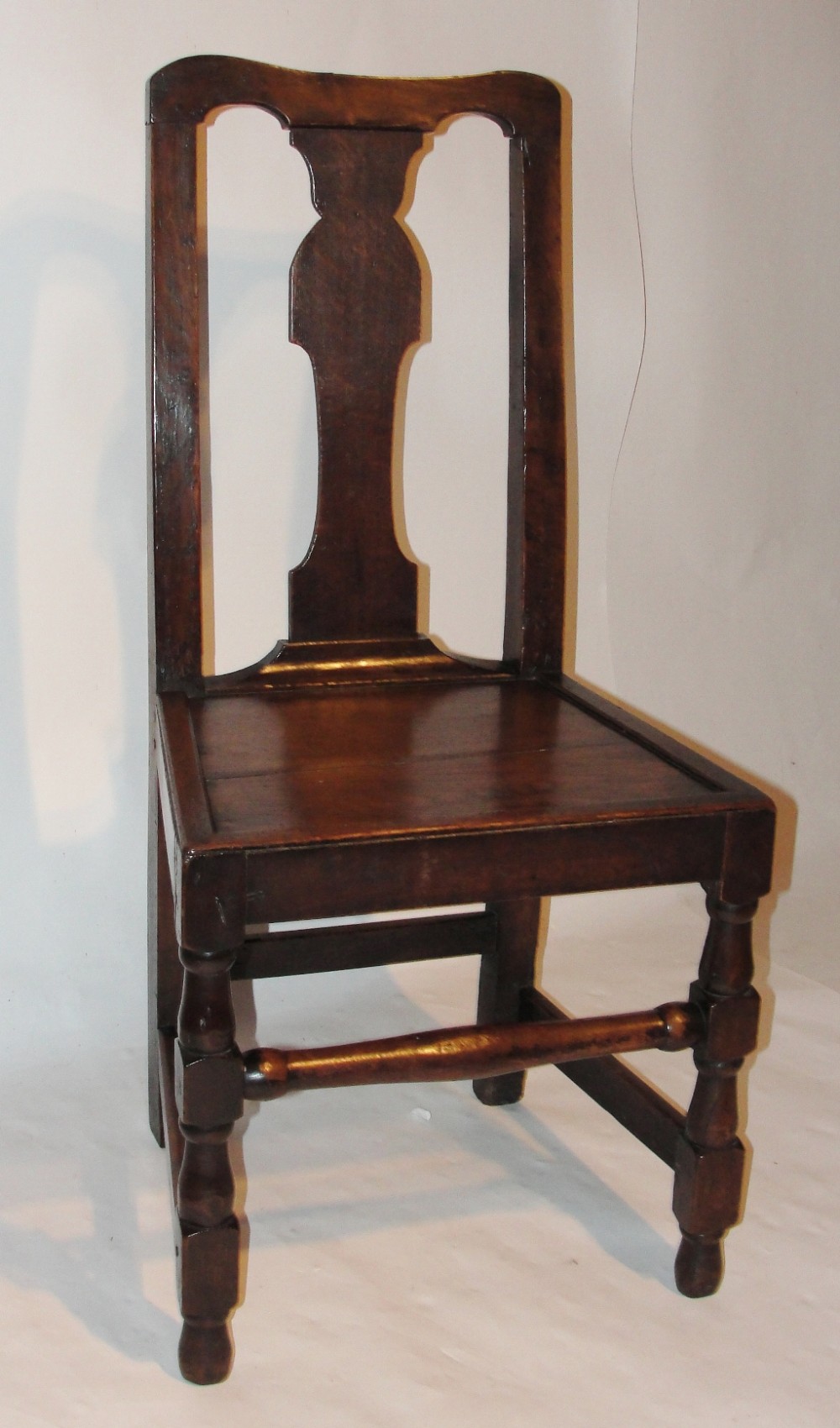 Queen Anne oak side chair. Circa 1710