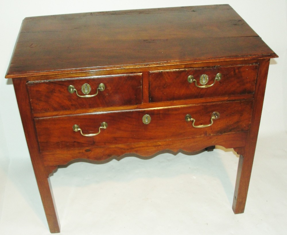 Georgian walnut lowboy. Circa 1760