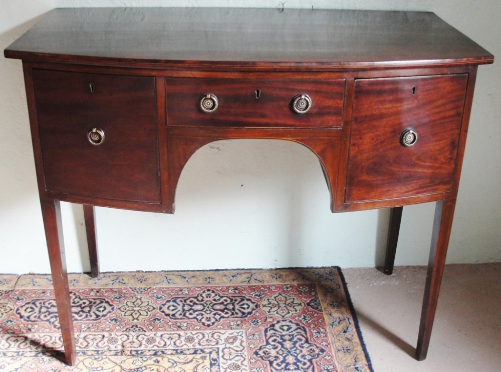 Georgian mahogany sideboard. Circa 1800