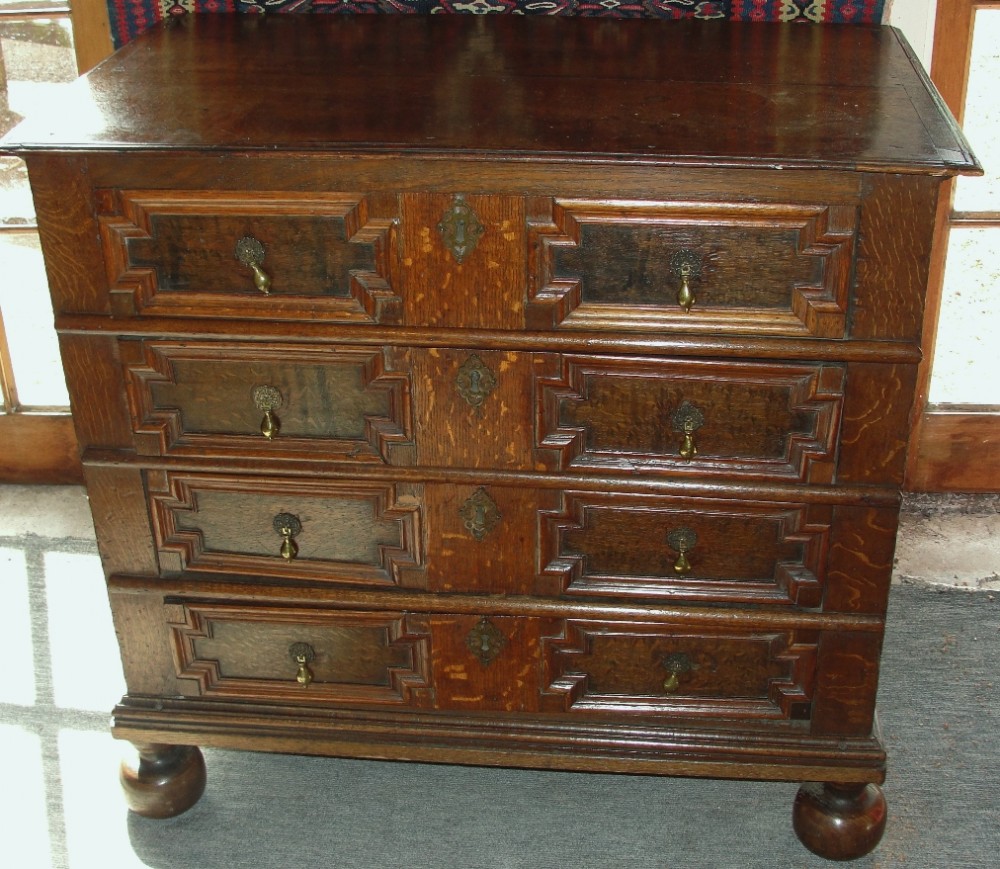 Jacobean oak chest of drawers. Circa 1720