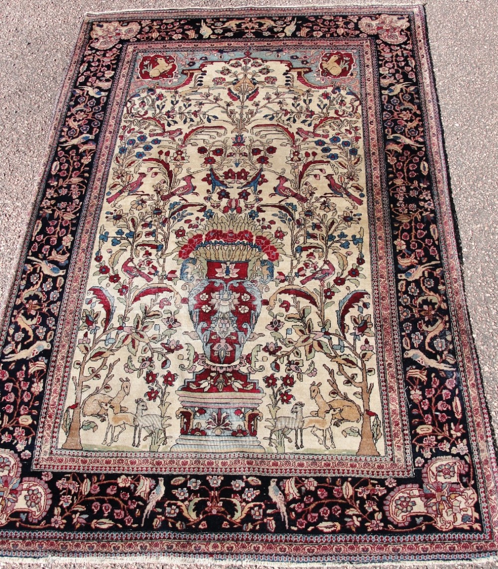 Antique Persian Isfahan rug. Circa 1910