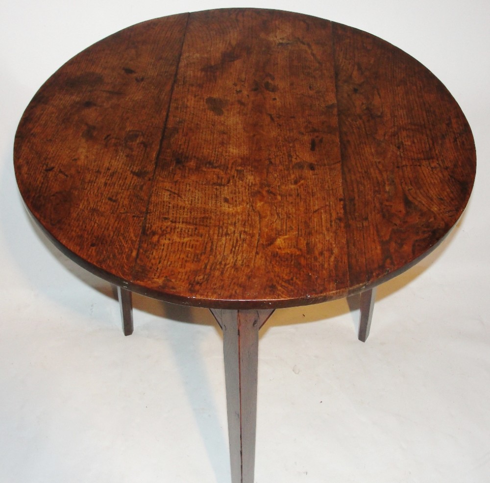 Georgian oak cricket table. Circa 1760