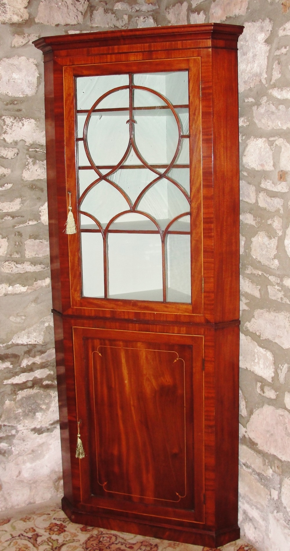 Scottish Sheraton mahogany standing corner cabinet. Circa 1795