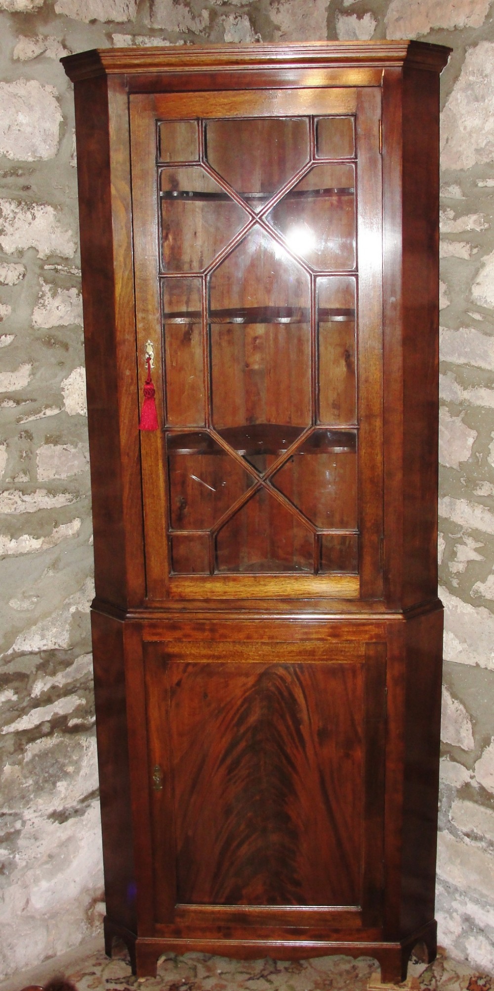 Georgian mahogany standing corner cabinet. Circa 1820