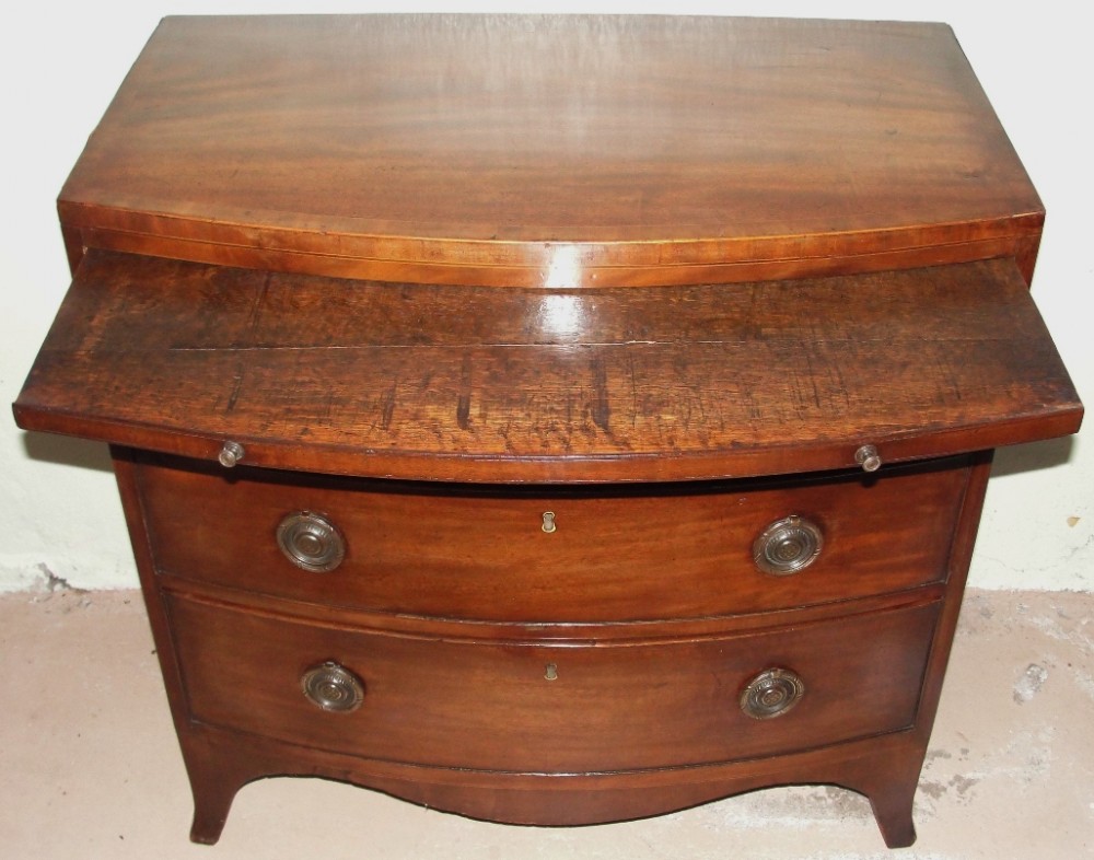 Small Georgian bow chest with slide. Circa 1810