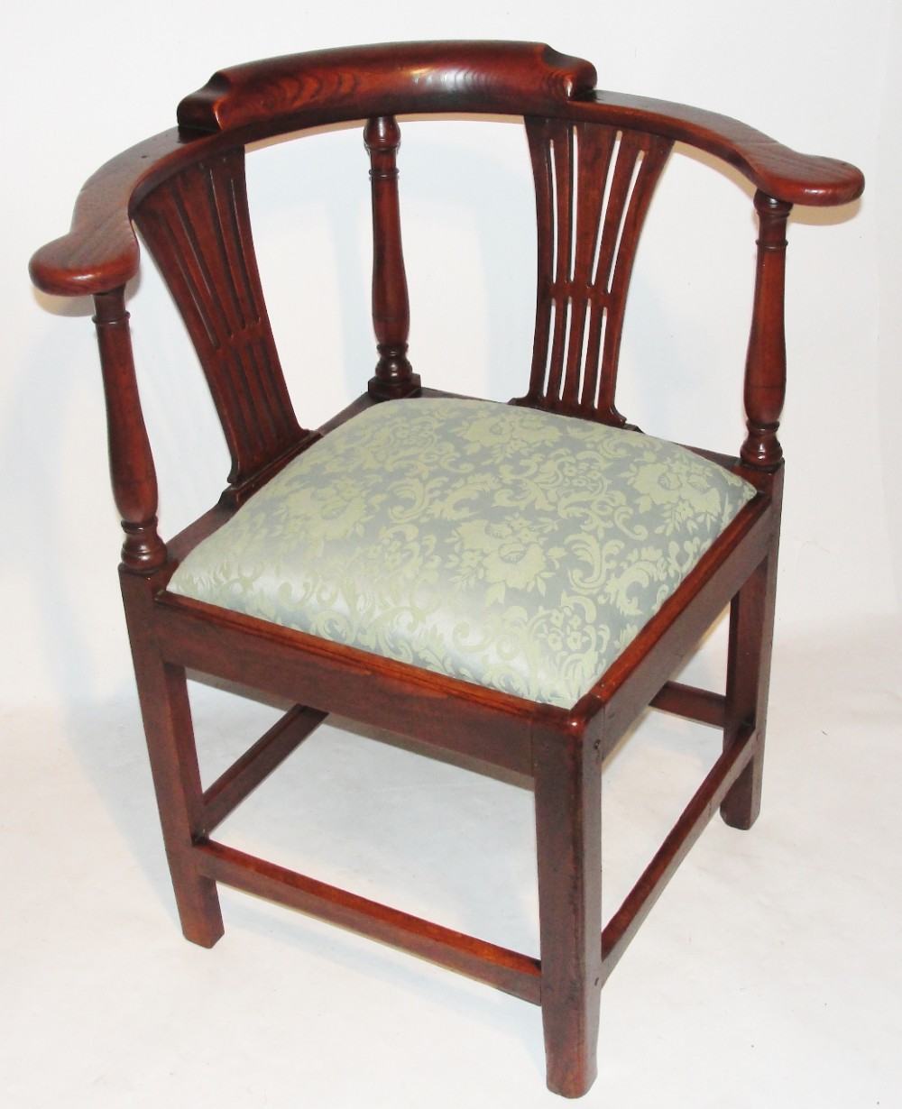 Georgian elm corner chair. Circa 1780