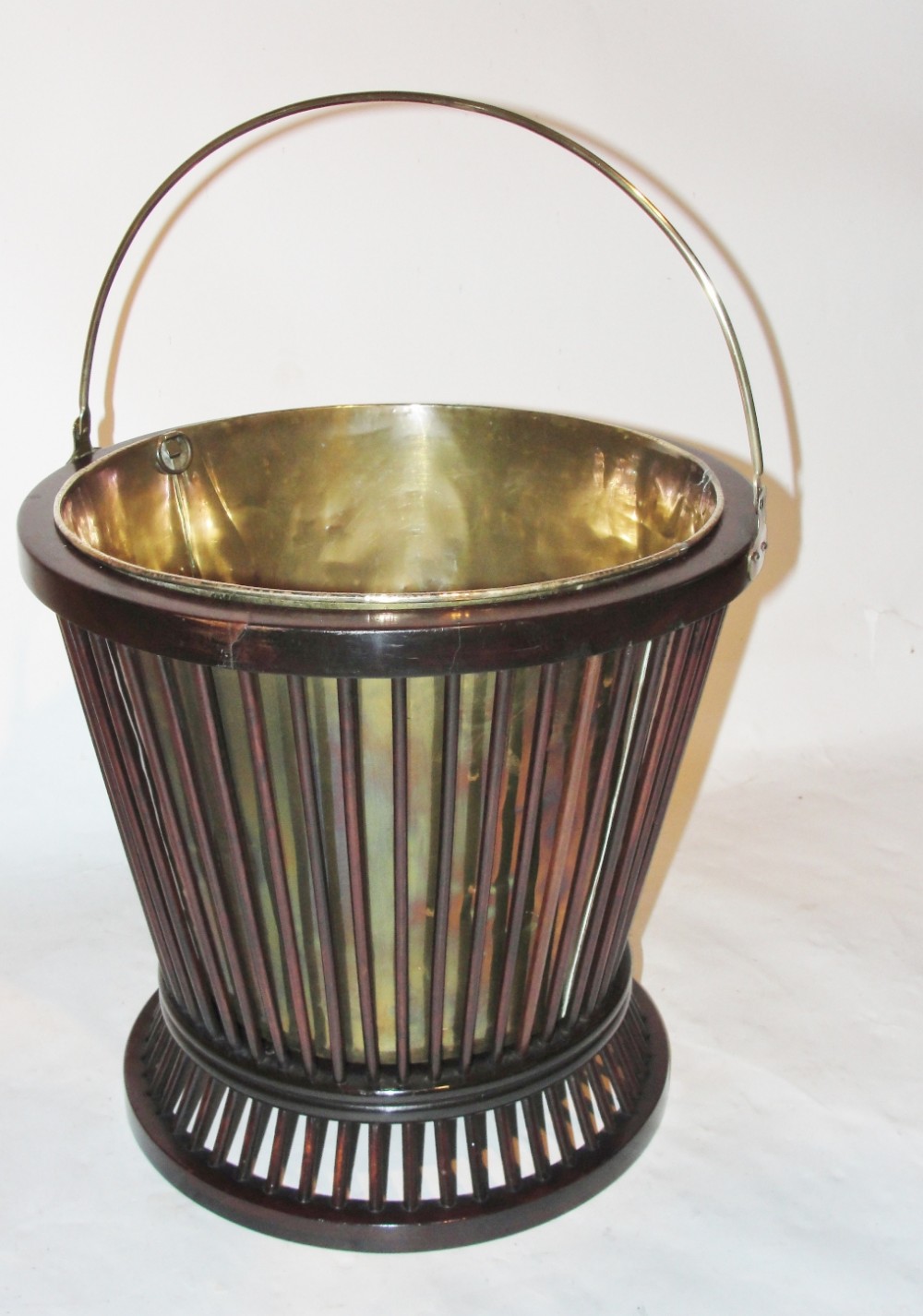 Georgian mahogany jardiniere. Circa 1800