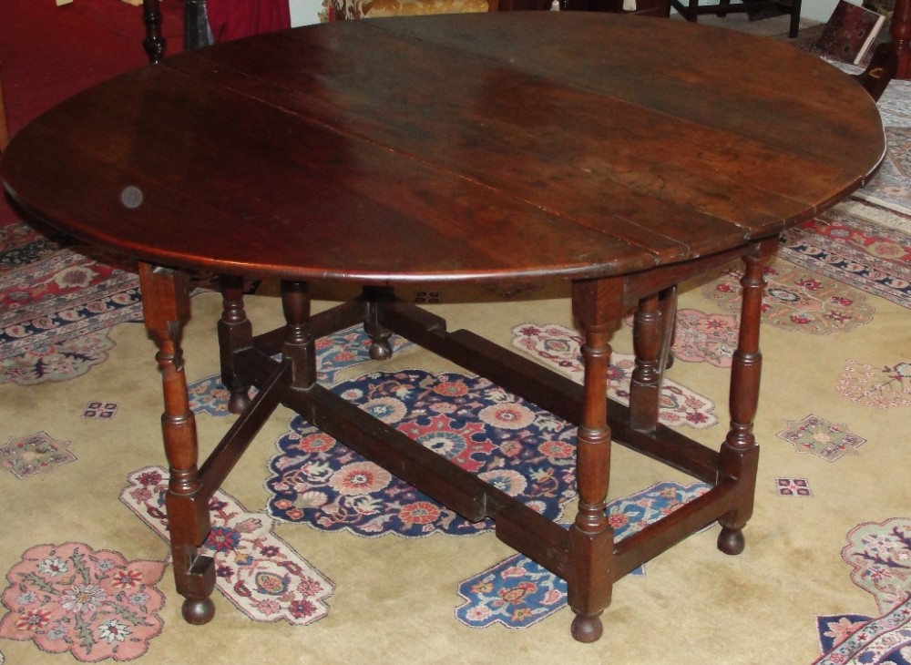 Georgian oak gateleg dining table. Circa 1740