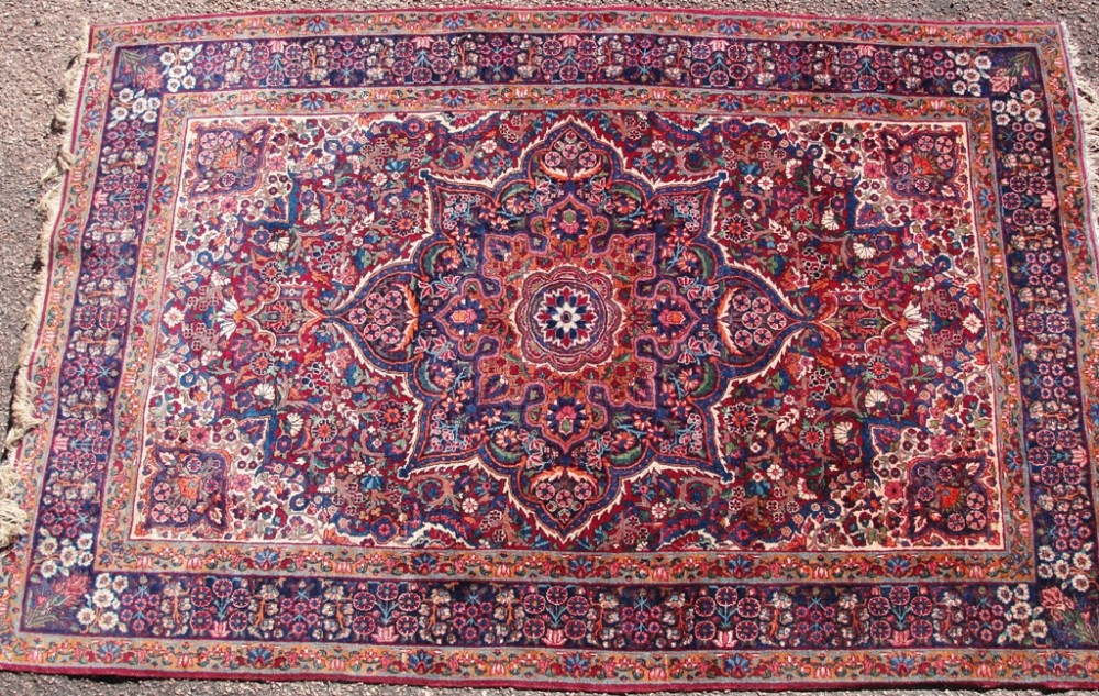 Stunning antique Persian rug. Circa 1925