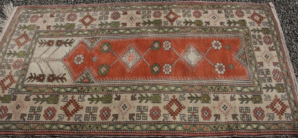 Antique Turkish Milas rug. Circa 1925