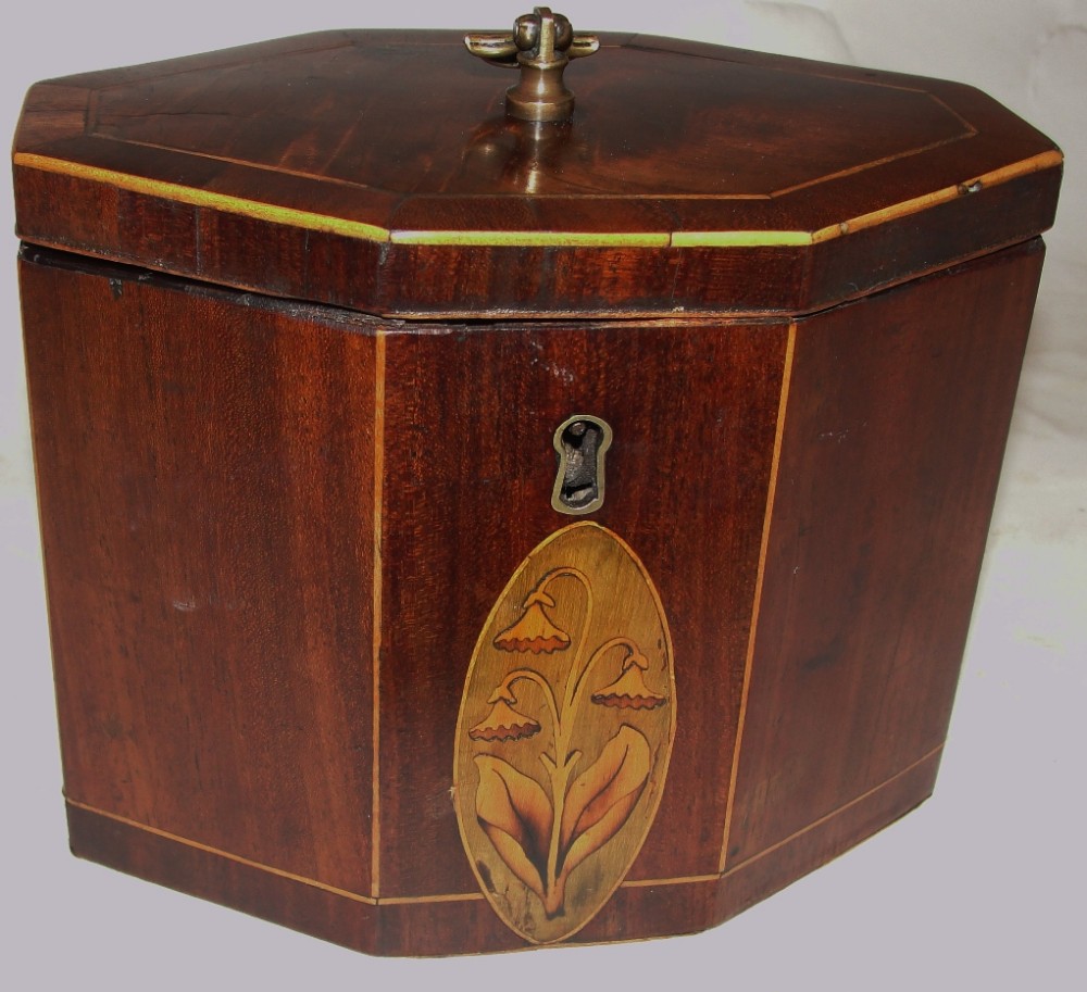 Georgian mahogany small tea caddy. Circa 1790