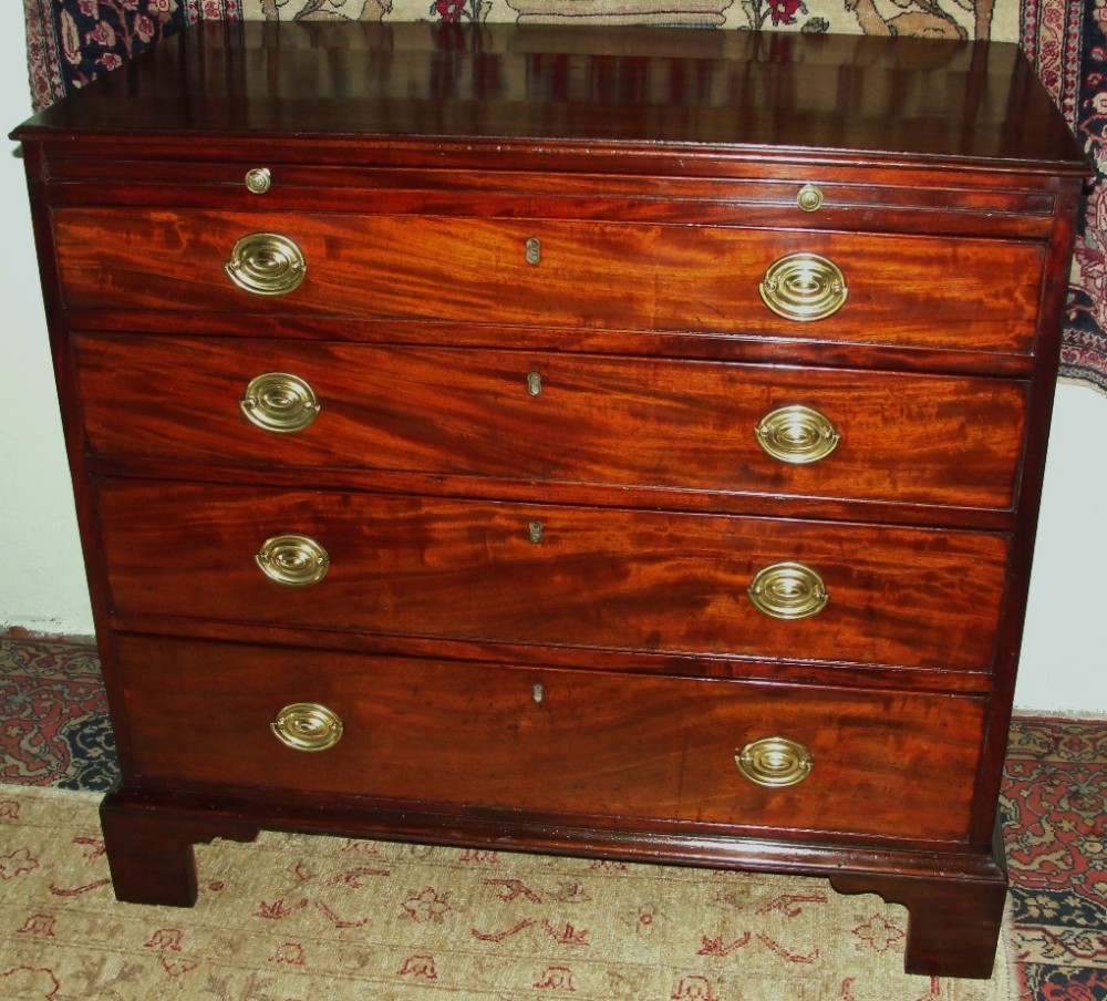 Georgian mahogany chest with brushing slide. Circa 1785