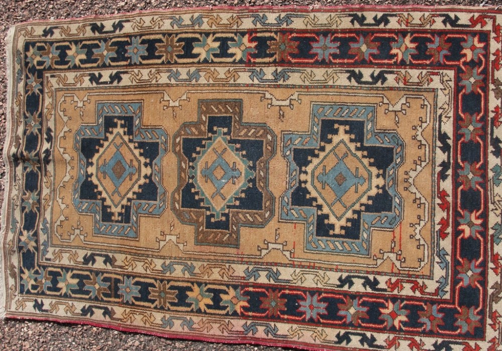 Antique Persian Hamadan rug. Circa 1910
