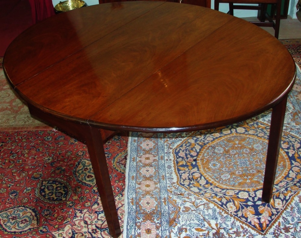 Georgian mahogany oval cottage dining table. Circa 1780