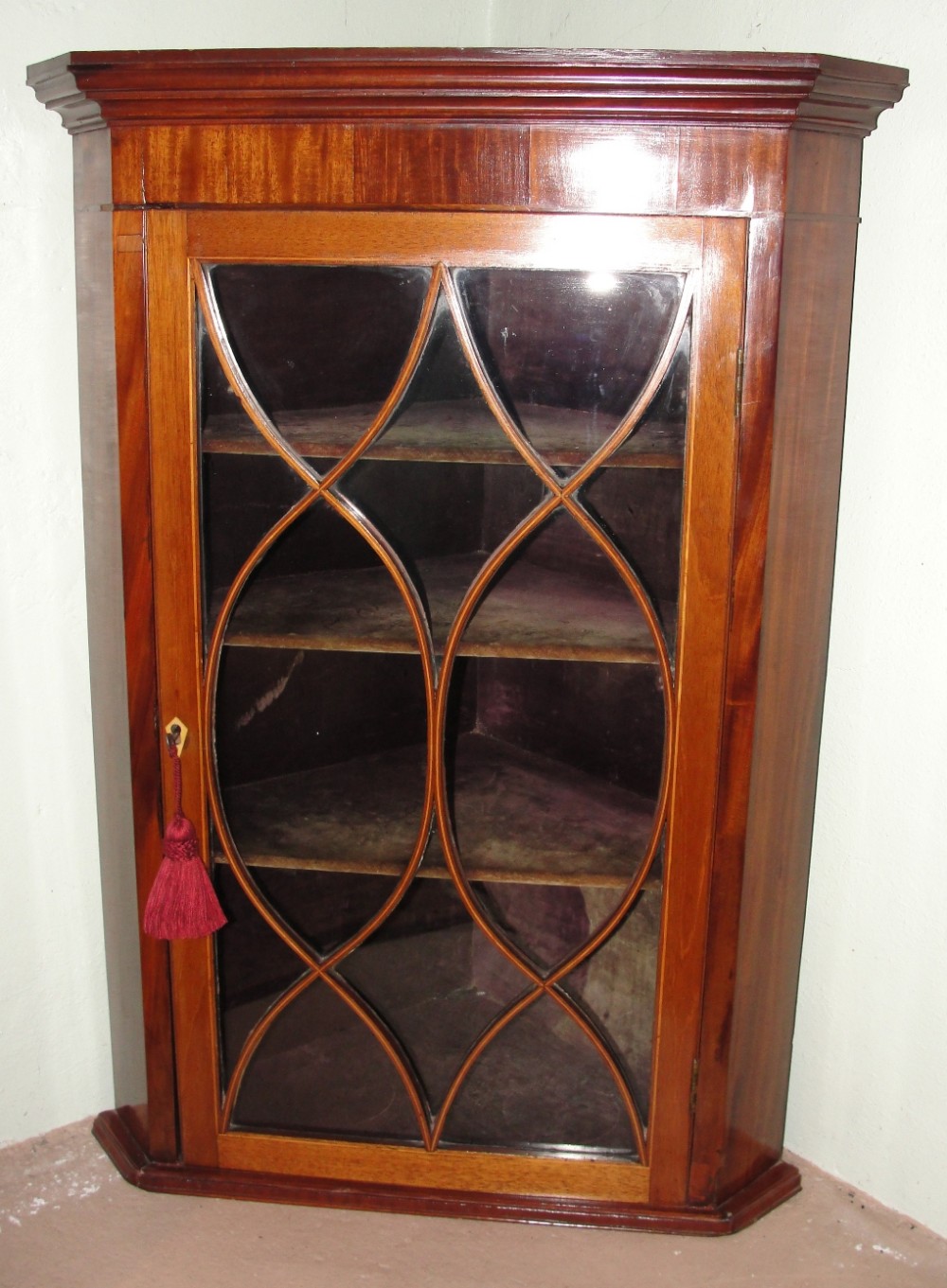 Georgian mahogany hanging corner cabinet. Circa 1795