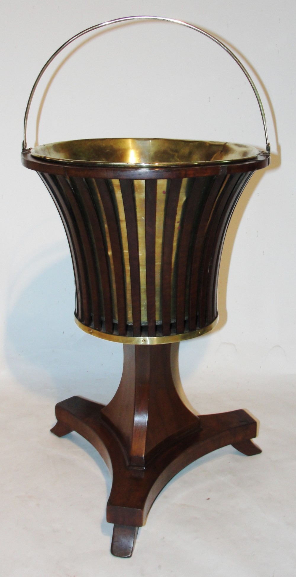 Georgian mahogany jardiniere. Circa 1810