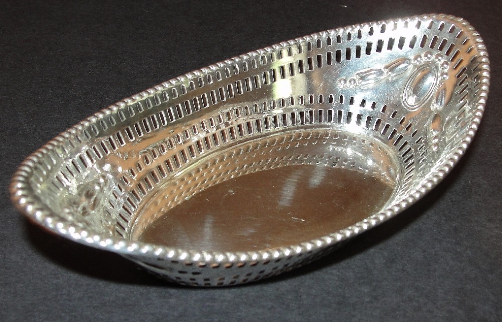 Victorian silver trinket dish. 1889