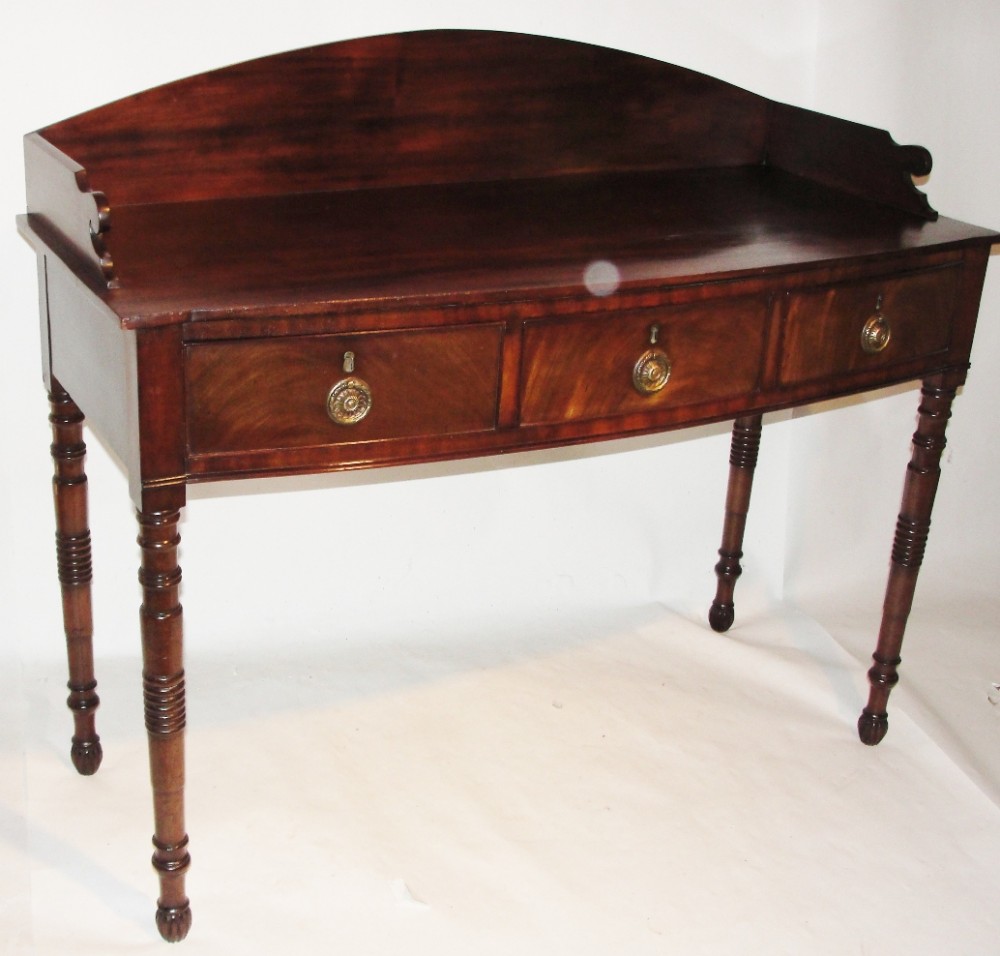 Georgian mahogany bow fronted serving table. Circa 1820