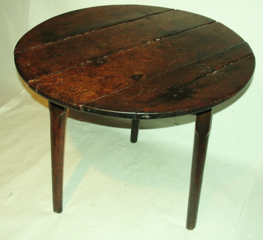 Georgian oak cricket table. Circa 1740
