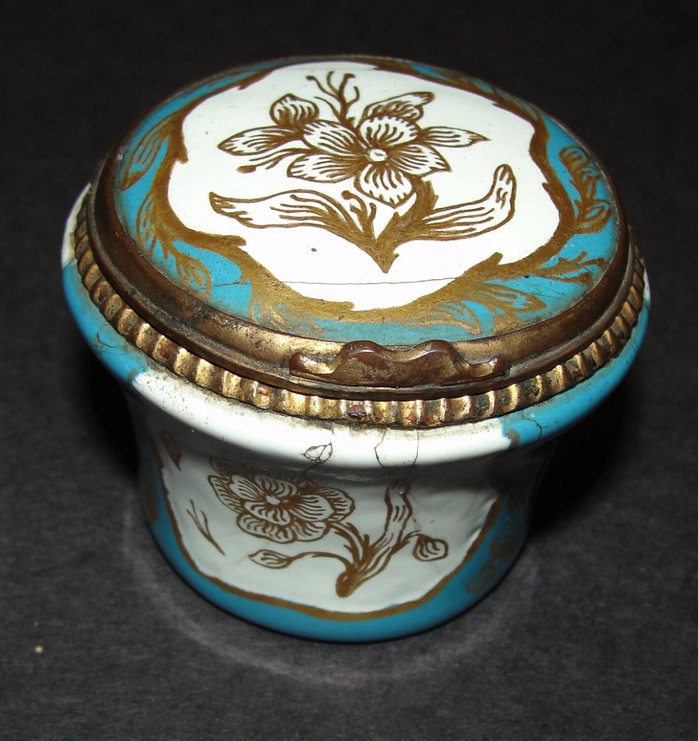 French porcelain patch box. Circa 1870