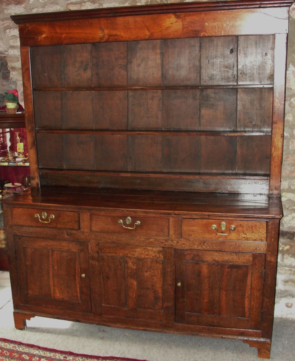 Georgian oak dresser and rack. Circa 1770