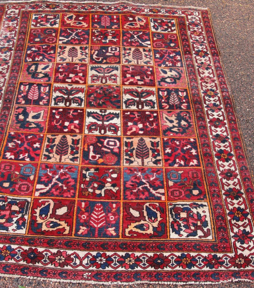 Antique Persian Bactiari rug. Circa 1920