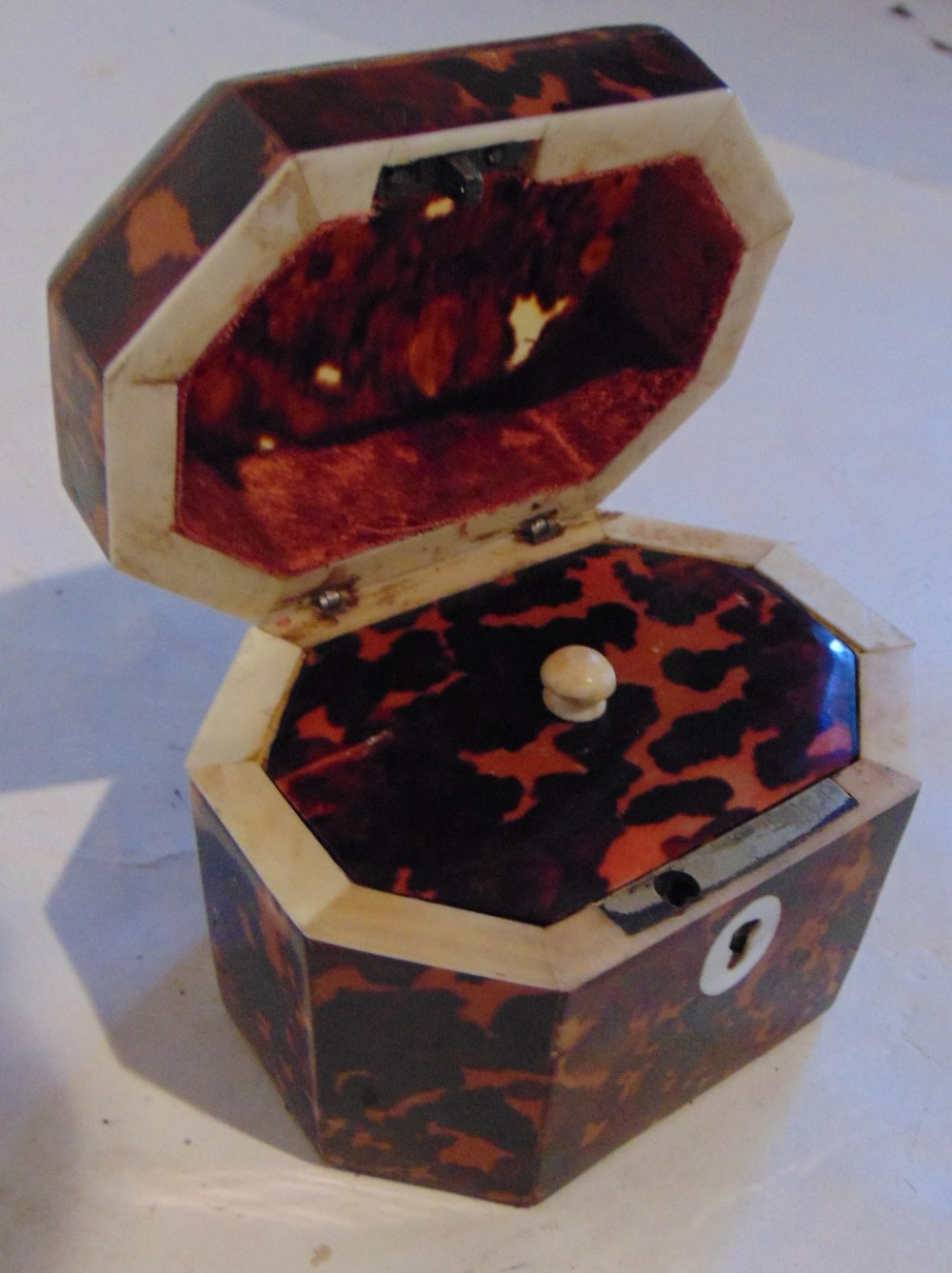Small Georgian tortoiseshell tea caddy. Circa 1800