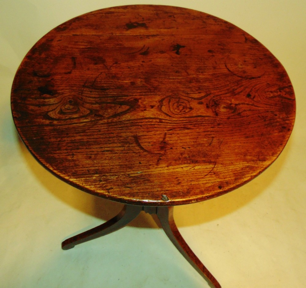 Georgian elm tripod table. Circa 1790