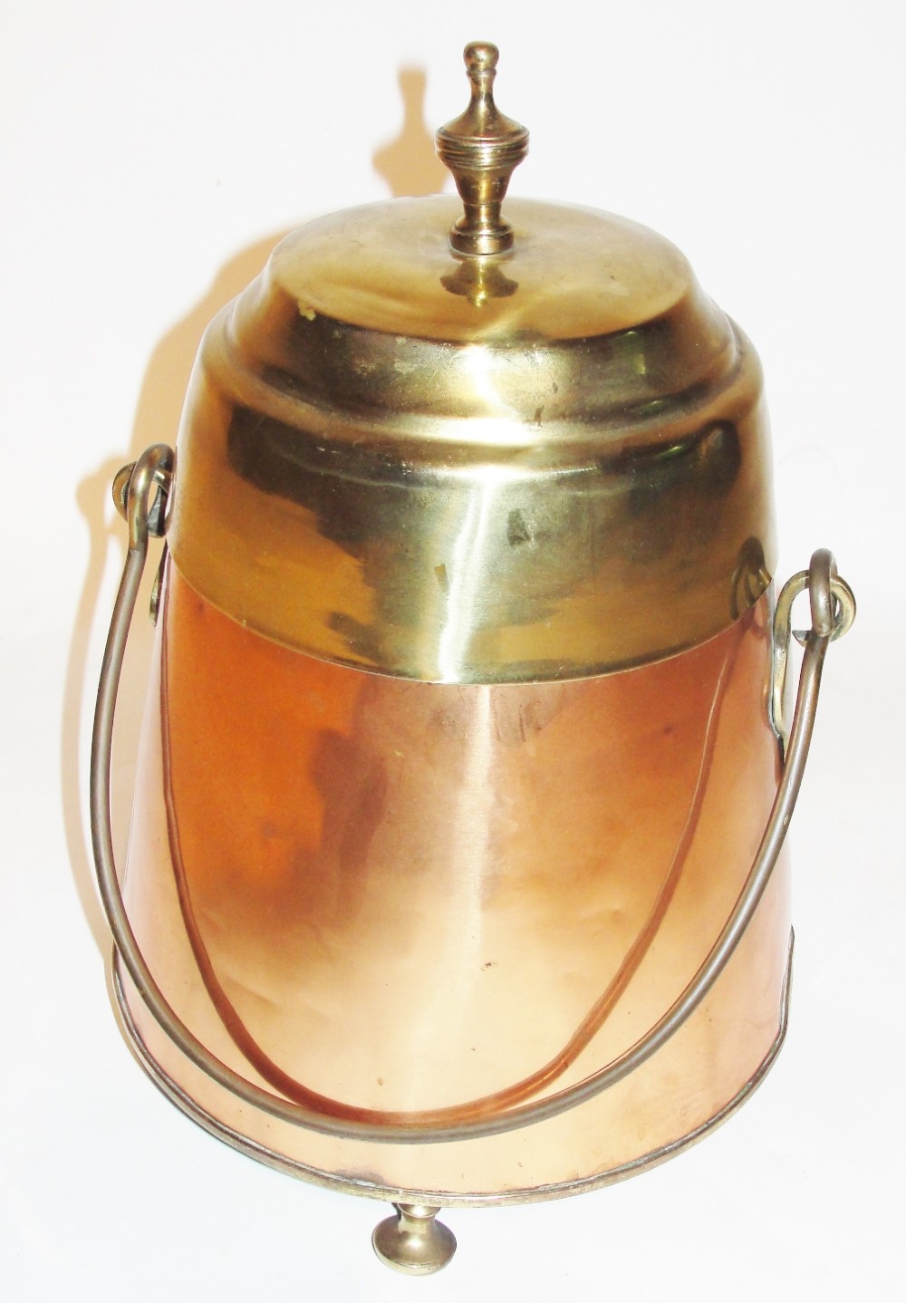Georgian Dutch copper and brass dough pot. Circa 1830