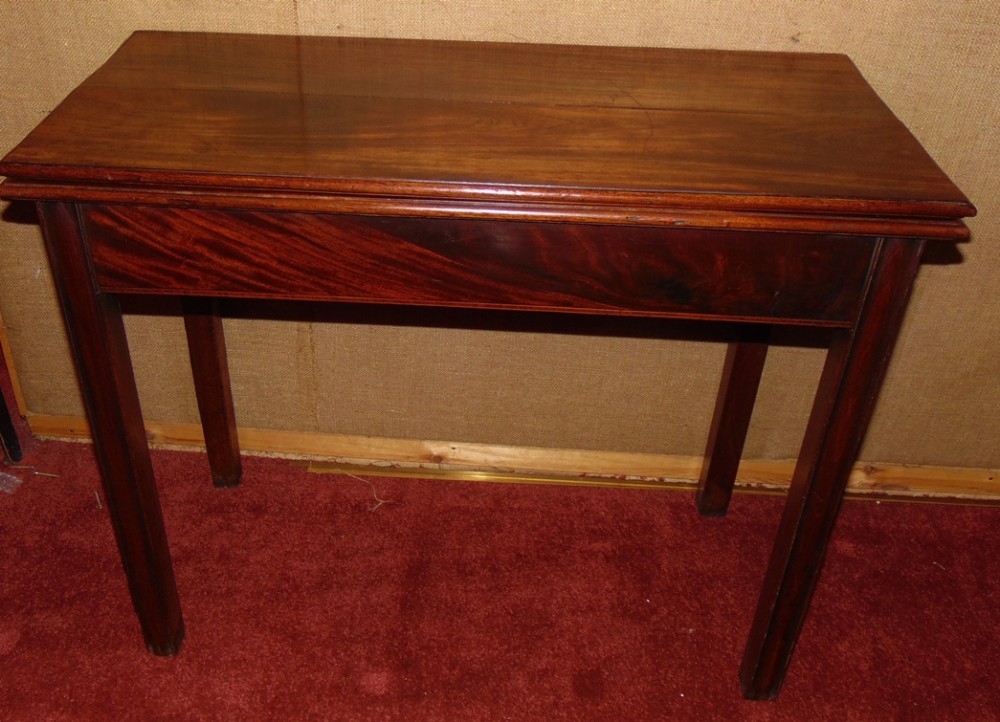 Georgian mahogany tea table. Circa 1770
