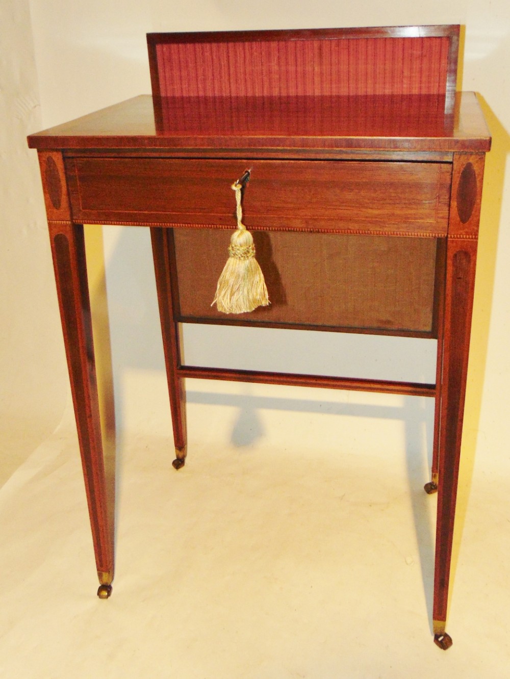 Sheraton gonzalis alves & satinwood screen table. Circa 1795