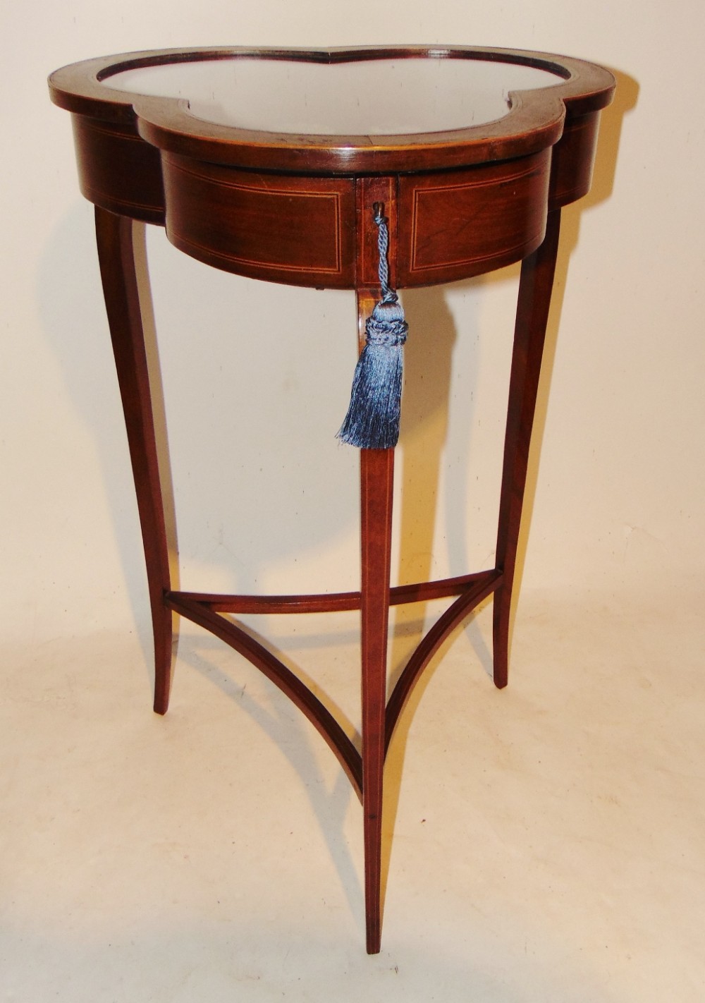 Edwardian inlaid mahogany bijou table Circa 1900