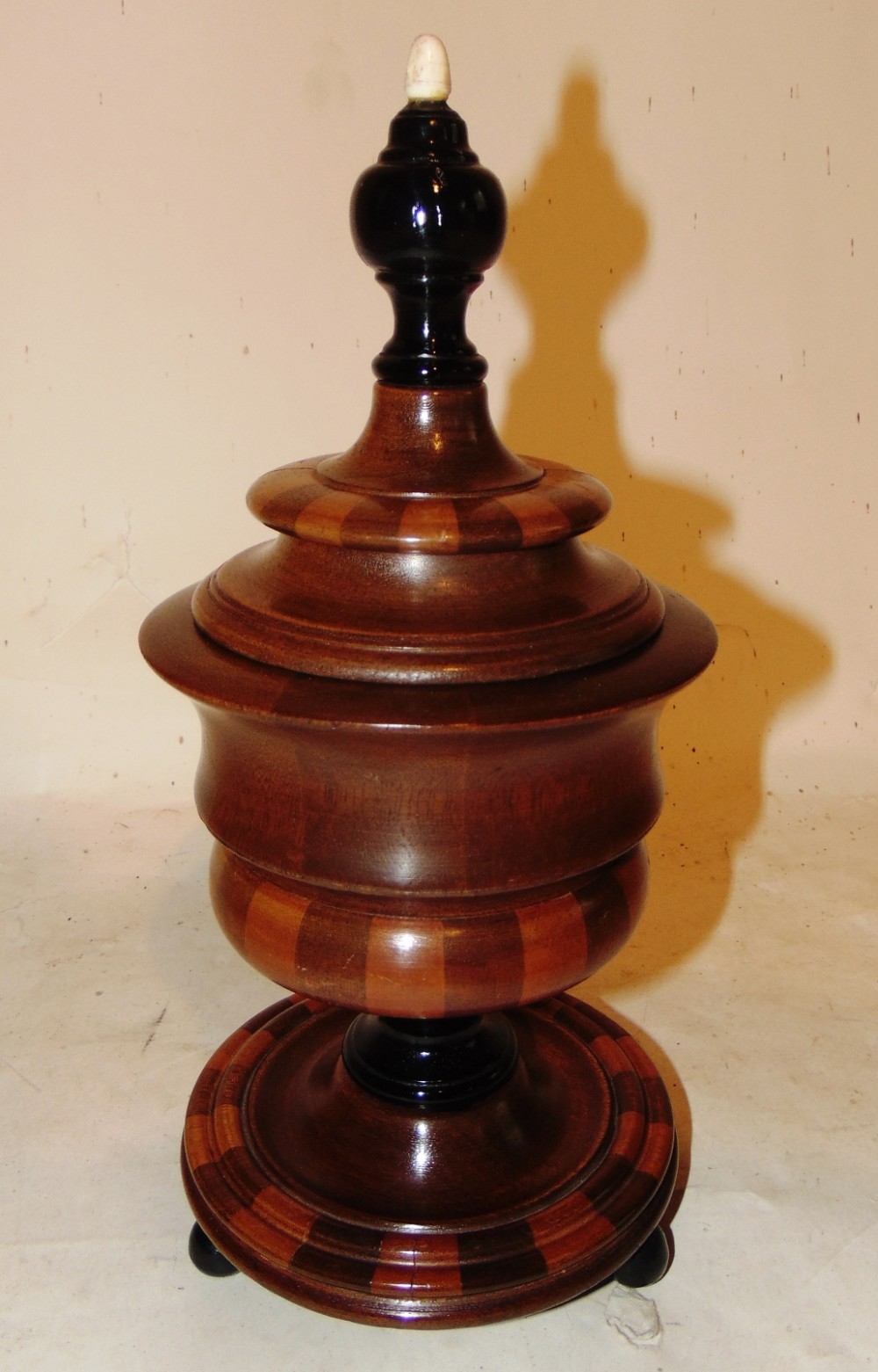 Large Dutch tobacco pot. Circa 1820
