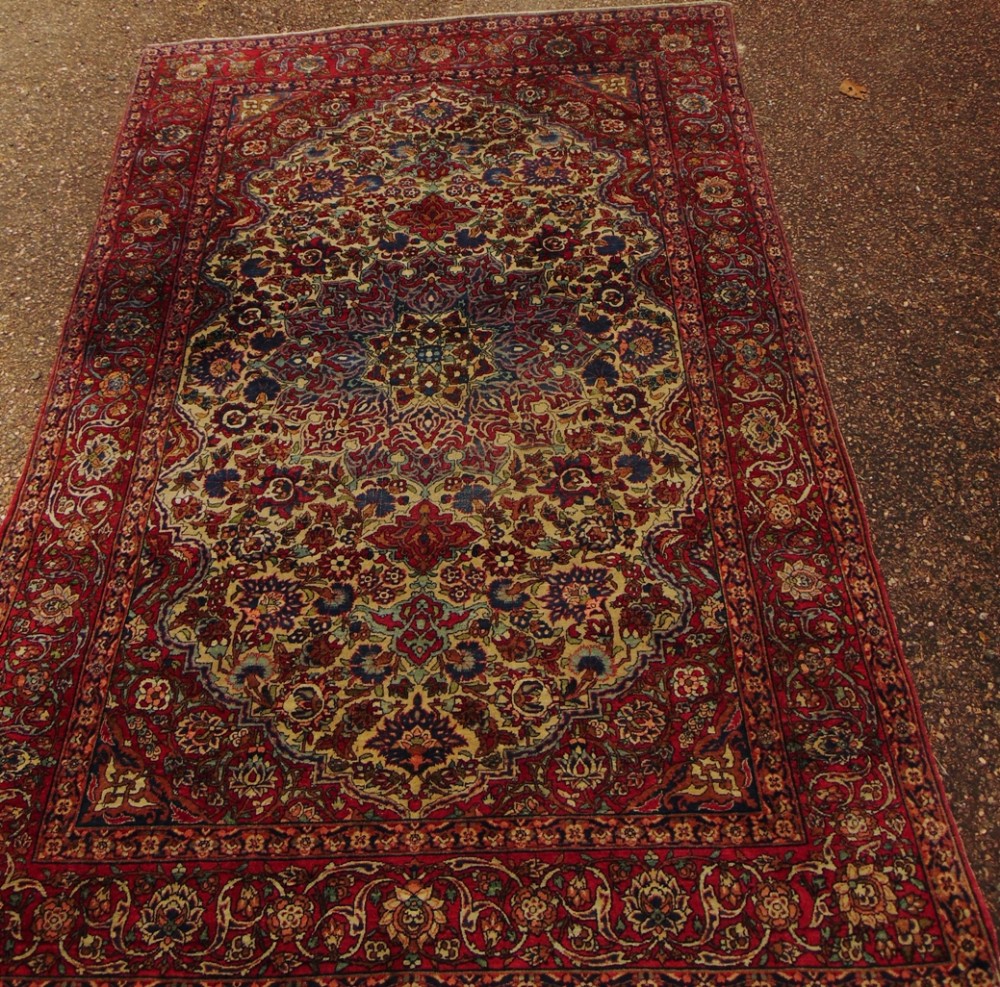 Antique Persian Ispahan rug. Circa 1910