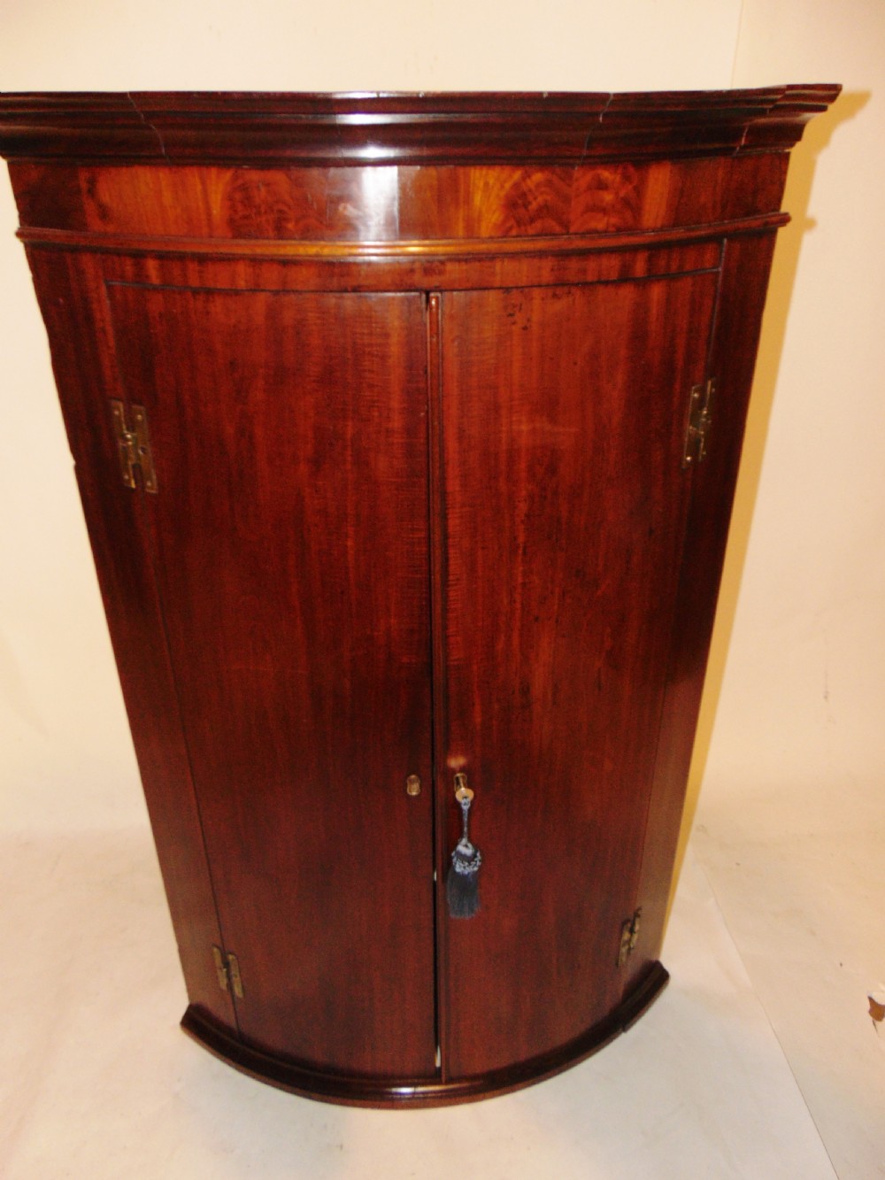 Georgian mahogany bow fronted corner cabinet Circa 1770 View IV