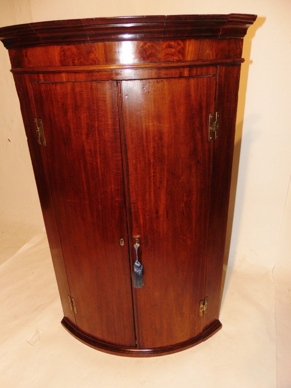 Georgian mahogany bow fronted corner cabinet Circa 1770 View VIII