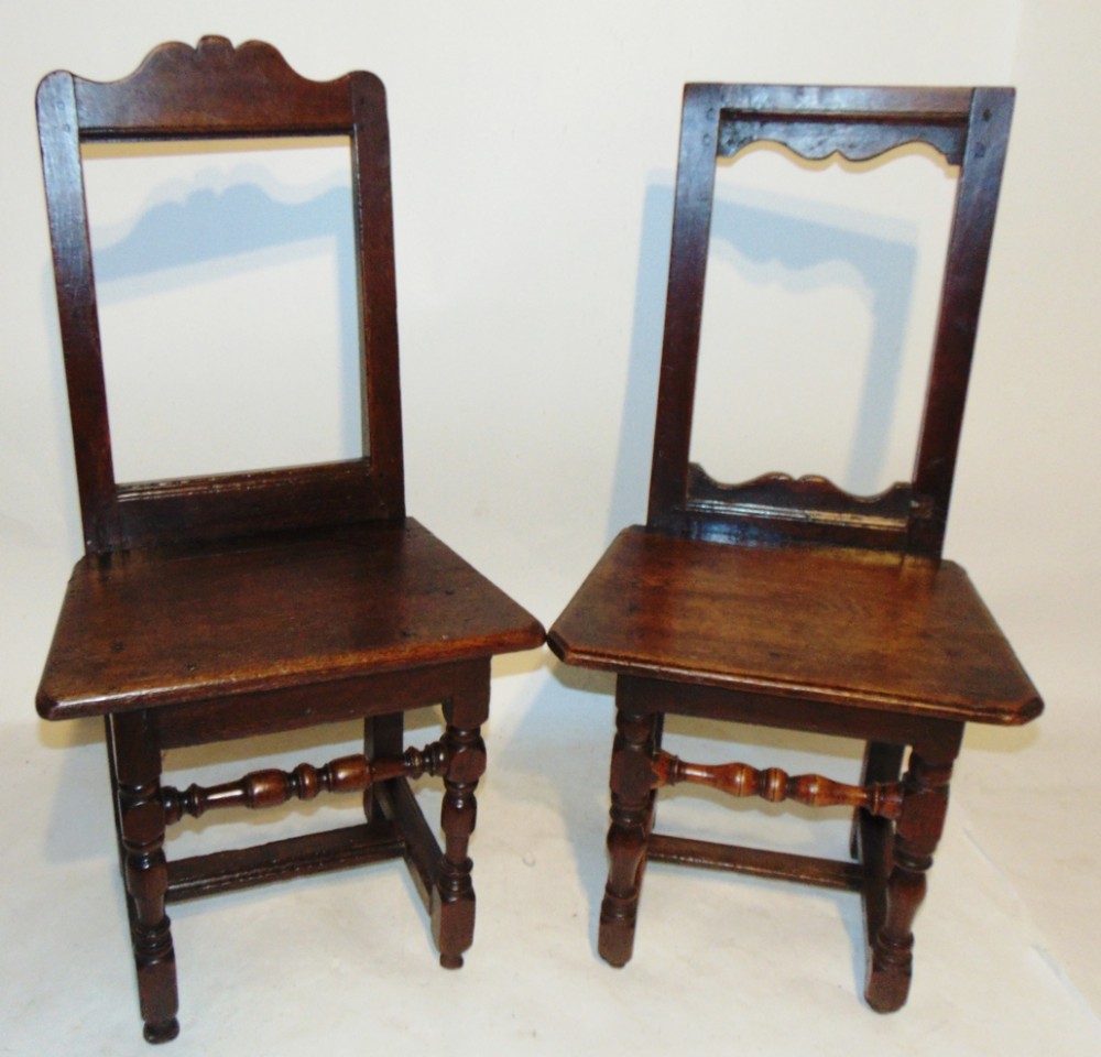Two similar oak Lorraine chairs. Circa 1730
