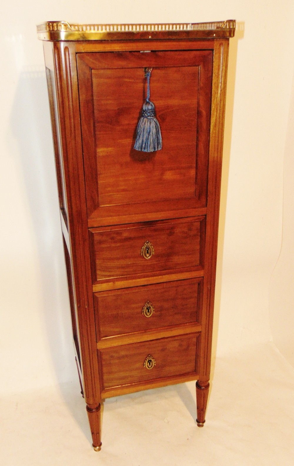 French walnut small escritoire Circa 1870