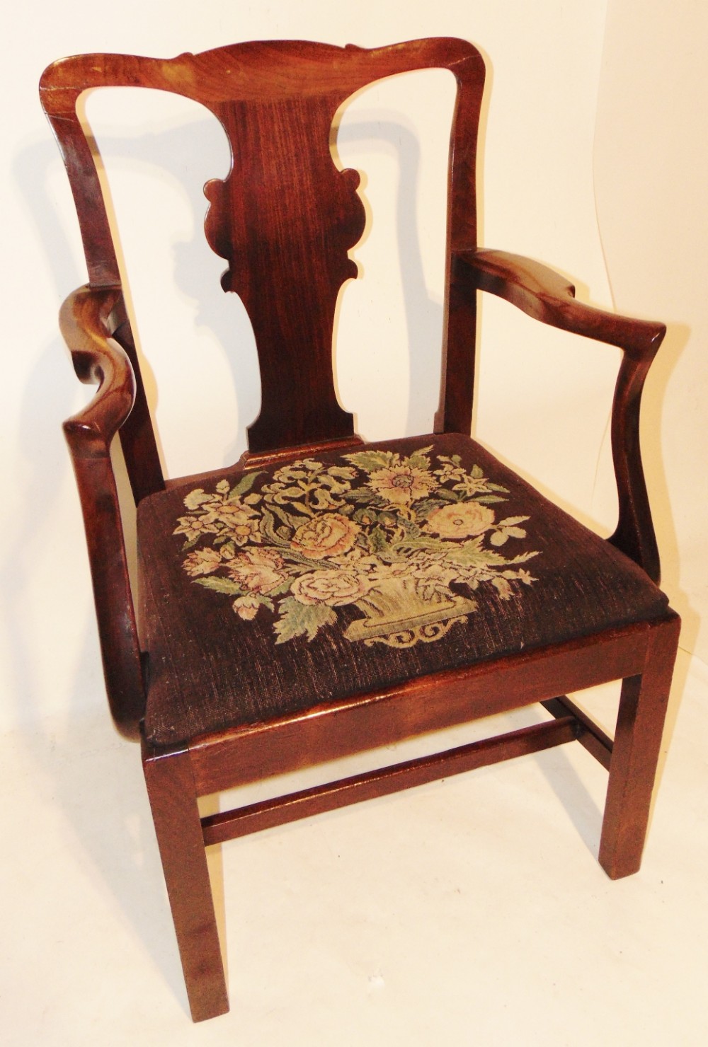 Georgian red walnut elbow chair, Circa 1760